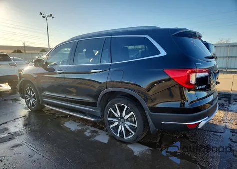 2019 Honda Pilot Touring z USA, uszkodzony, nr VIN 5FNYF6H97KB053936